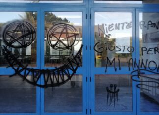Piombino, scuola imbrattata. Il dirigente: “Faremo corsi di street art, che ne dici?”