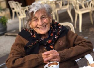 Cascina, muore carbonizzata cadendo nel camino