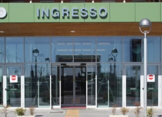 Massa, operaio edile folgorato sul lavoro. È gravissimo