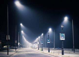 Piombino risparmia l’illuminazione notturna in sicurezza Il Comune di Piombino ha programmato l'illuminazione pubblica insieme alla Polizia.