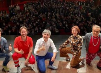 Vincenzo Salemme sul palco del Teatro Verdi di Firenze L'artista al Teatro Verdi di Firenze protagonista dello spettacolo 'Napoletano? E famme 'na pizza'