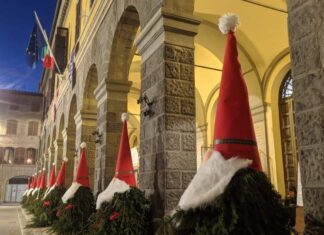 A Montevarchi arrivano tanti bellissimi Babbo Natale A Montevarchi calendario ricco di eventi con 'Varchi di Natale - che la magia abbia inizio!'