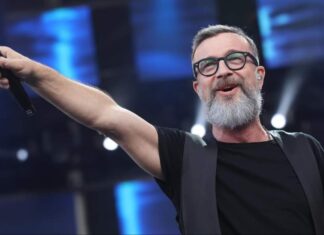 Marco Masini in concerto nella sua Firenze. Teatro Verdi sold out Tutto esaurito per i concerti di Marco Masini al Teatro Verdi di Firenze e al Teatro Goldoni di Livorno