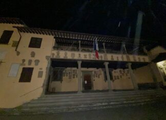 Fiesole non accende le luci di Natale. “Vicinanza a situazioni difficili” Niente luminarie per il Natale a Fiesole. Una scelta di sobrietà rispetto al contesto di difficoltà generale