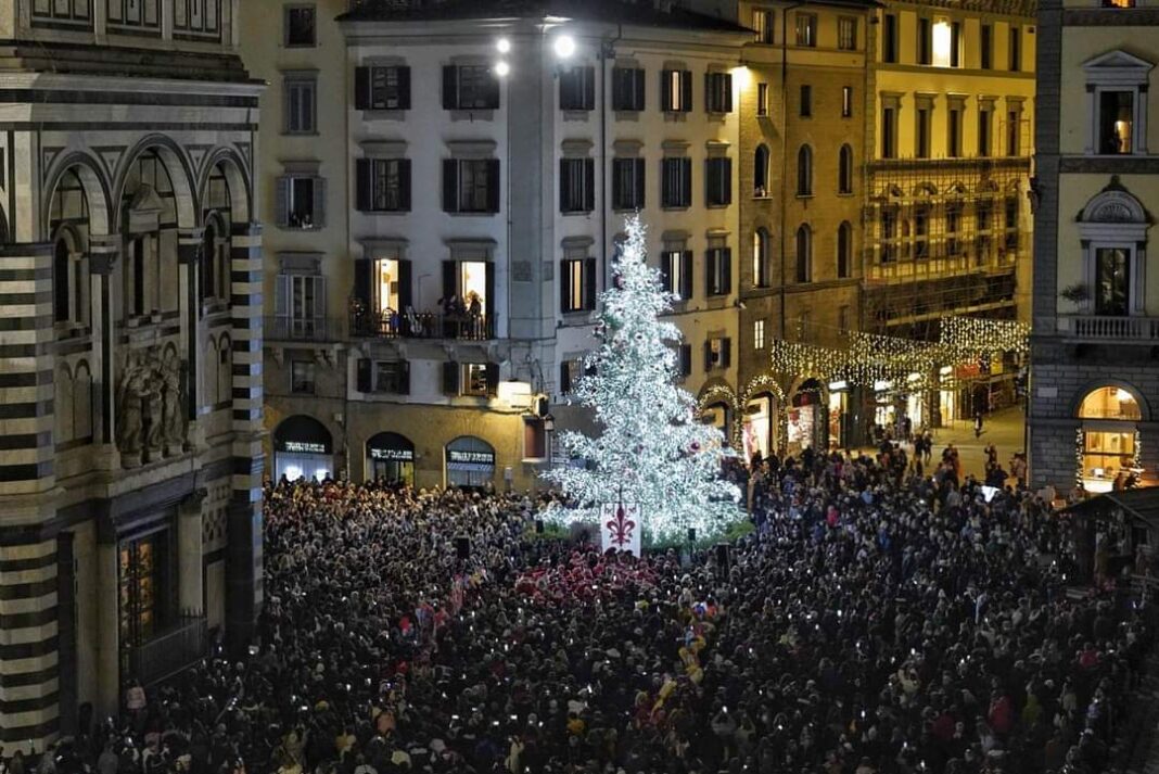 Il sindaco Dario Nardella ha dato ufficialmente il via alle iniziative natalizie a Firenze