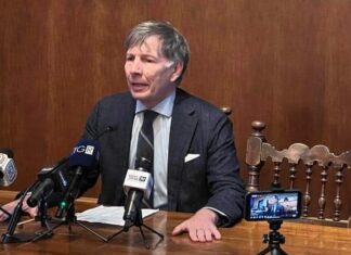 Siena, il sindaco annuncia: “Non mi ricandido nel 2023” Il sindaco di Siena Luigi De Mossi, avvocato, non si ricandida alle amministrative 2023