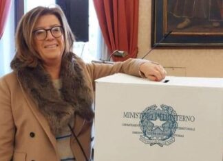 Livorno, giuramento della neo presidente della Provincia Giuramento e insediamento della neo presidente della Provincia di Livorno Sandra Scarpellini