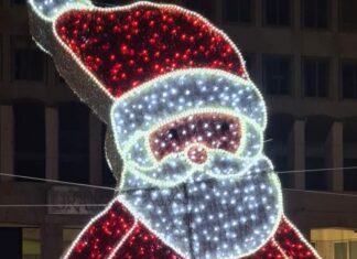 A Natale in Toscana meno regali sotto l’albero Il 42% dei toscani dispone di cento euro per i regali di Natale.