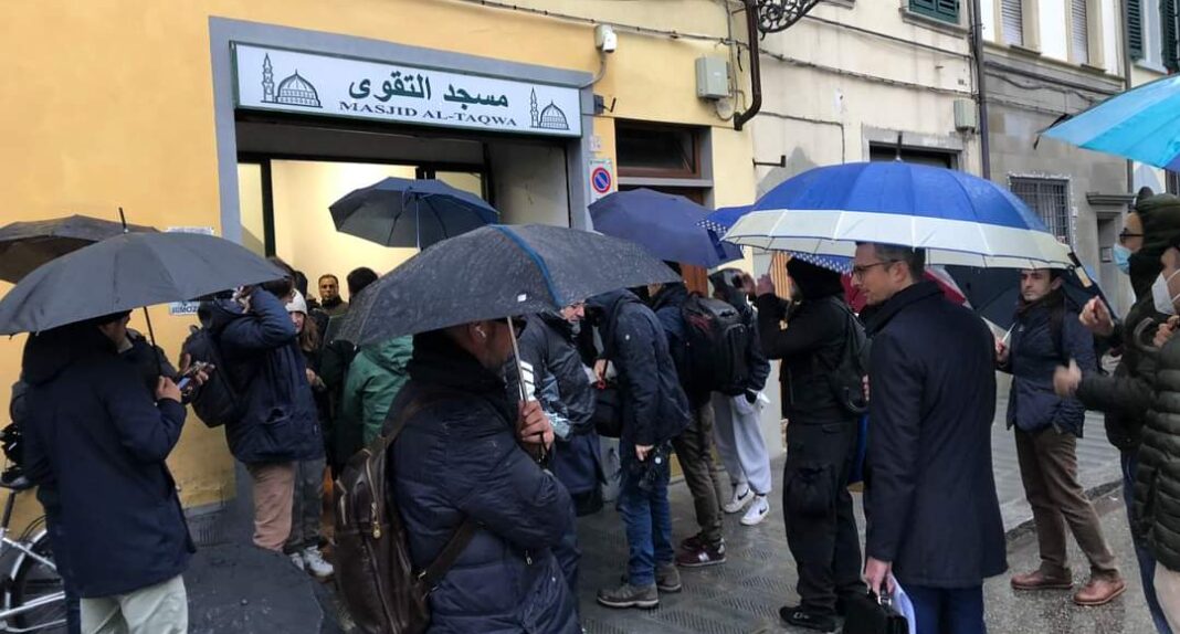 Alla moschea di Firenze si sono presentati ufficiale giudiziario e forze dell'ordine per lo sfratto