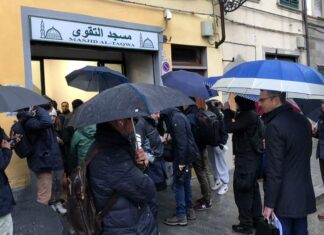 Firenze, moschea sotto sfratto. Rinviato. L’Imam: “Preghiamo” Alla moschea di Firenze si sono presentati ufficiale giudiziario e forze dell'ordine per lo sfratto