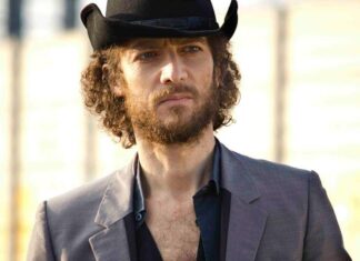 Tricarico in concerto al Teatro Spina di Castiglion Fiorentino Francesco Tricarico live al teatro Spina di Castiglion Fiorentino