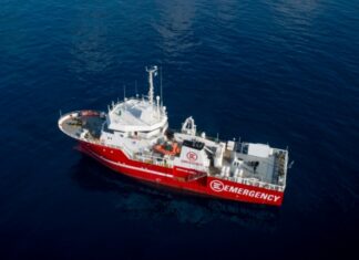 Nave Ong Emergency con 70 migranti sbarca a Livorno Autorizzato lo sbarco nel porto di Livorno di nave Emergency con migranti a bordo