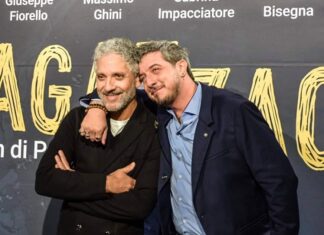 Paolo Ruffini in teatro a Firenze e Montecatini Paolo Ruffini nella foto con Beppe Fiorello, protagonista di 'Ragazzaccio', diretto dal regista livornese