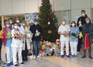 I peluche di Pistoia Basket per i bimbi in ospedale Per i piccoli pazienti del San Jacopo tanti pupazzi di peluche del Pistoia Basket
