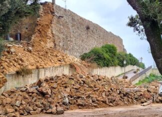 Massa Marittima, crollano le mura medievali Il cedimento delle mura medievali di Massa Marittima, provincia di Grosseto