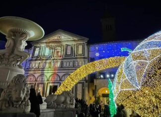 Natale 2022, il turismo italiano ed estero sceglie la Toscana Tanti turisti in Toscana per le festività. Nella foto, Empoli città del Natale