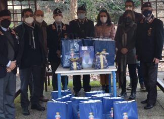 Cascina, il Natale dei Carabinieri insieme agli anziani I carabinieri con panettoni e pandori per gli anziani ospiti della struttura Remaggi di Cascina