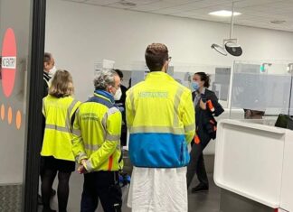 Covid, tutto pronto per i tamponi ai viaggiatori cinesi La postazione in aeroporto Galilei di Pisa per i tamponi Covid obbligatori a chi arriva dalla Cina