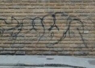 Imbrattato il muro del museo Bargello di Firenze, scarabocchio con spray