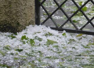 Pisa imbiancata da un’abbondante grandinata