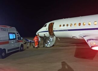 Firenze, bimbo grave da Alghero al Meyer con Aeronautica Militare Il Falcon 900 dell'Aeronautica Militare che ha trasportato il piccolo paziente da Alghero a Firenze