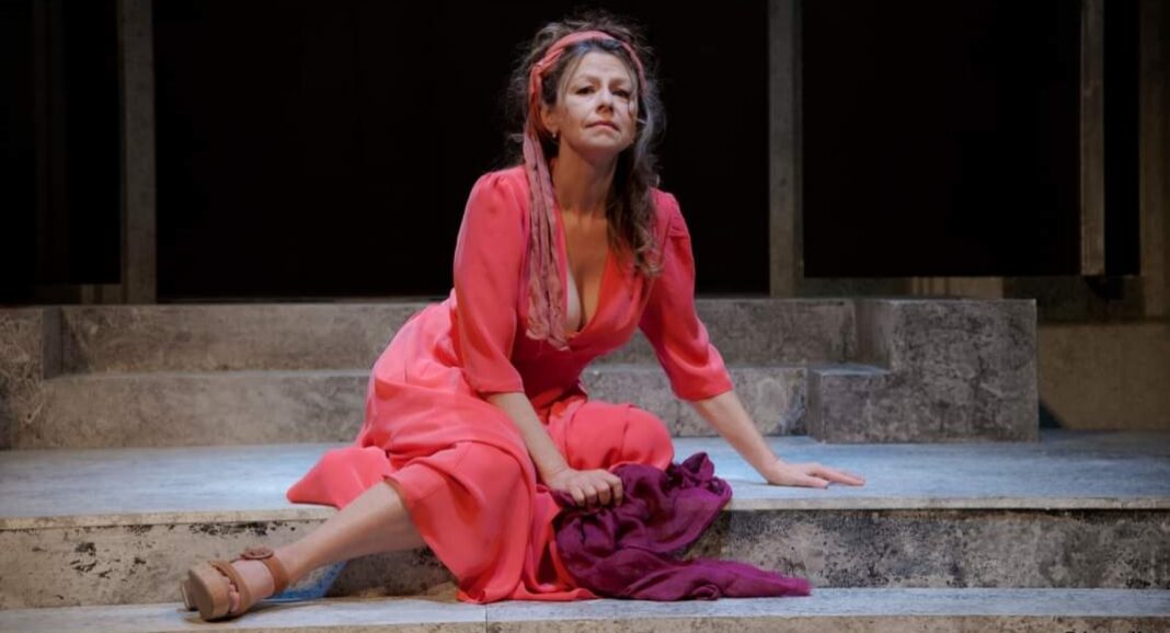 Amanda Sandrelli in tournée nei teatri di tutta Italia con 'Lisistrata'