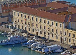 Livorno, finanziere libero dal servizio salva anziano Militare della Guardia di Finanza di Livorno salva un uomo a terra