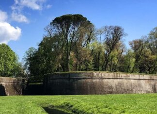 Lucca, il sindaco riduce barriere protezione sulle Mura Mura di Lucca