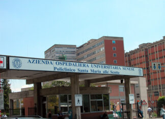 Arezzo, scontro frontale tra auto. Due morti All'ospedale di Siena ricoverata una delle ragazze ferite nel tragico incidente. L'altra al San Donato di Arezzo