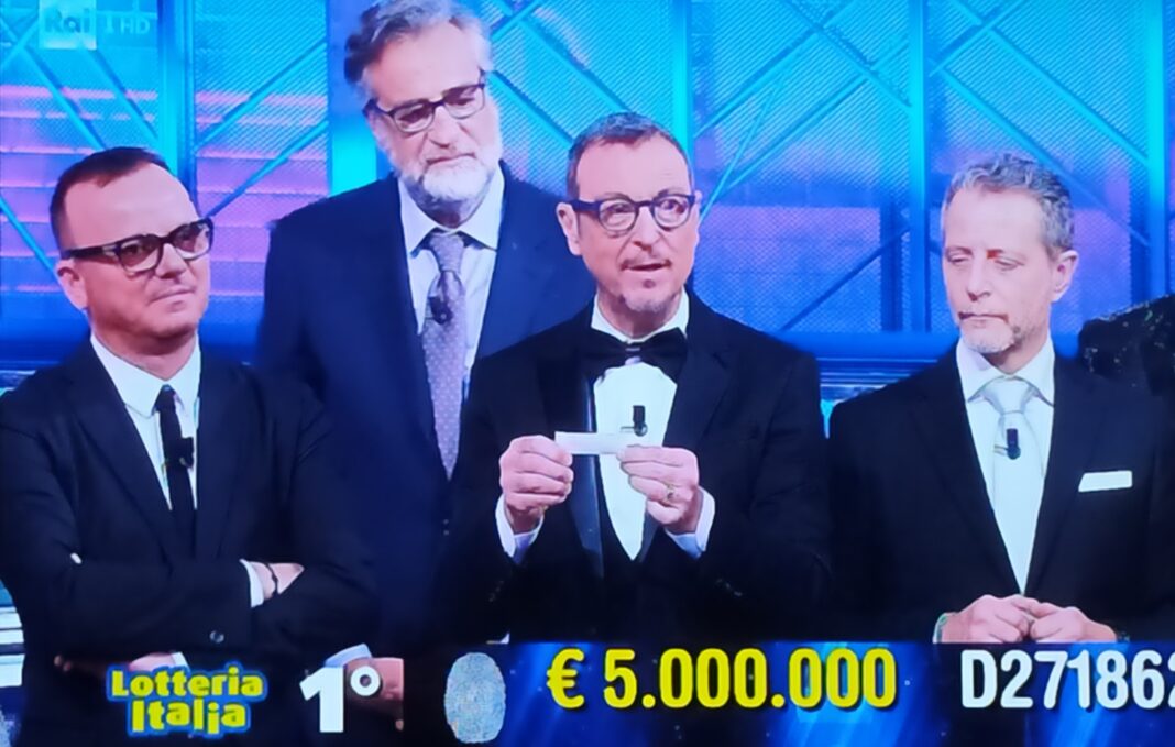 I biglietti milionari della Lotteria Italia annunciati da Amadues a 'I soliti Ignoti'
