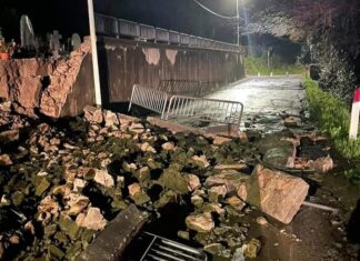Nubifragio a Prato. Crolla il cimitero. Frane. Sottopassi allagati Il crollo del muro del cimitero di Figline a Prato