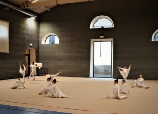 Lucca, torna a splendere la Palestra Ducale Maria Luisa L'esibizione delle atlete di Asd Ginnastica ritmica di Lucca durante l'inaugurazione