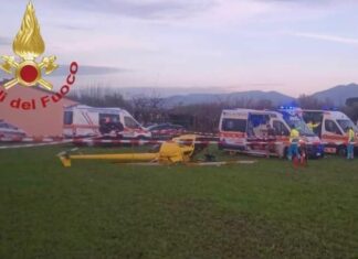 Prato, elicottero precipita in un campo. Morto il pilota Il luogo in cui è precipitato l'elicottero a Iolo, Prato