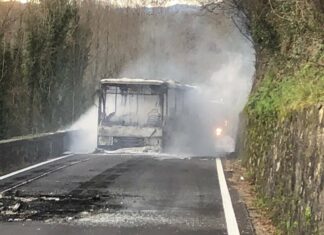 Bus di studenti in fiamme, la Regione chiede chiarimenti Bus di Autolinee Toscane con a bordo gli studenti a fuoco a Barga