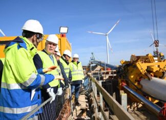 Piombino, Giani al cantiere in porto: “Tra poco arriva rigassificatore” Sopralluogo di Giani al porto di Piombino. Lavori in corso per arrivo Golar Tundra