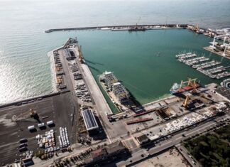 Ocean Viking con 38 minori a bordo. Prima accoglienza a Carrara Fiere Il porto sicuro di Carrara in cui è stabilito lo sbarco di Ocean Viking