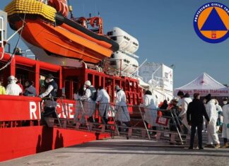 Carrara, lo sbarco di Ocean Viking. Minori in centro accoglienza Lo sbarco di Ocean Viking a Carrara. A bordo 95 migranti con 15 donne e 38 minori