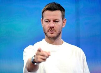 Cattelan parte domani con il nuovo show: “Fedez? Spero si riprenda al meglio”