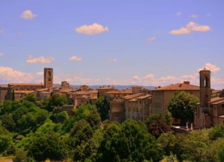 Colle Val d’Elsa, evade da domiciliari e irrompe in casa ex moglie A Colle Val d'Elsa un uomo irrompe nella casa ex moglie con l'intento di farle del male