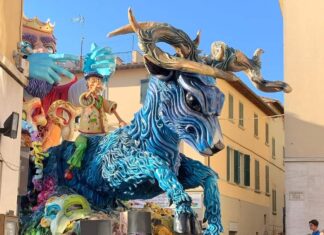 Foiano della Chiana, sfila il Carnevale più antico d’Italia A Foiano della Chiana i giganti di cartapesta del Carnevale più antico d'Italia