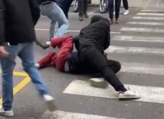 Liceo Michelangiolo, studenti aggrediti con calci e pugni Firenze Liceo Michelangiolo aggressione