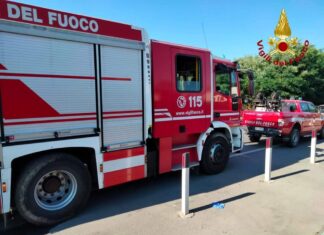 Van contro tir a Lucca. Feriti i sei operai nel furgone. Tre sono gravi Vigili del fuoco