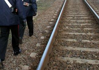 Teramo, donna muore travolta da treno a Roseto degli Abruzzo