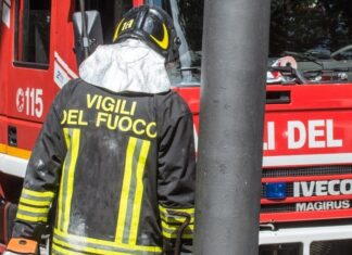 Incendio in appartamento a Livorno. Sei persone intossicate Appartamento in fiamme a Viareggio. Sei persone in ospedale