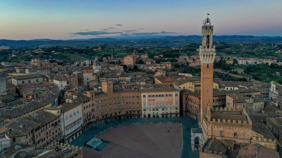 Un'immagine di Siena dall'alto