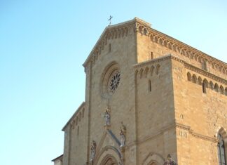 Duplice omicidio ad Arezzo, l’ultimo saluto a Sara e Brunetta Cattedrale Arezzo