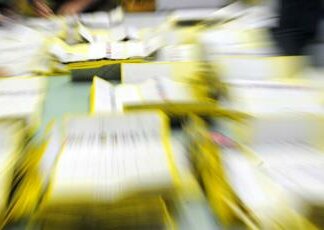 Europee 2024, sondaggio: in lieve calo Fdi e Pd, Azione a un passo dalla soglia