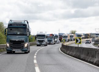 Fi-Pi-Li, tir in corteo contro il pedaggio FiPiLi corteo tir