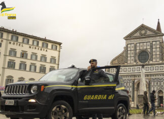 Droga, cocaina con pistola e munizioni. Arrestati GdF Firenze
