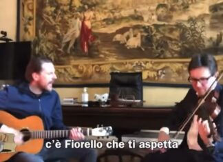 Nardella e Fiorello. Il sindaco suona la sigla di Viva Rai 2 Nardella Fiorello